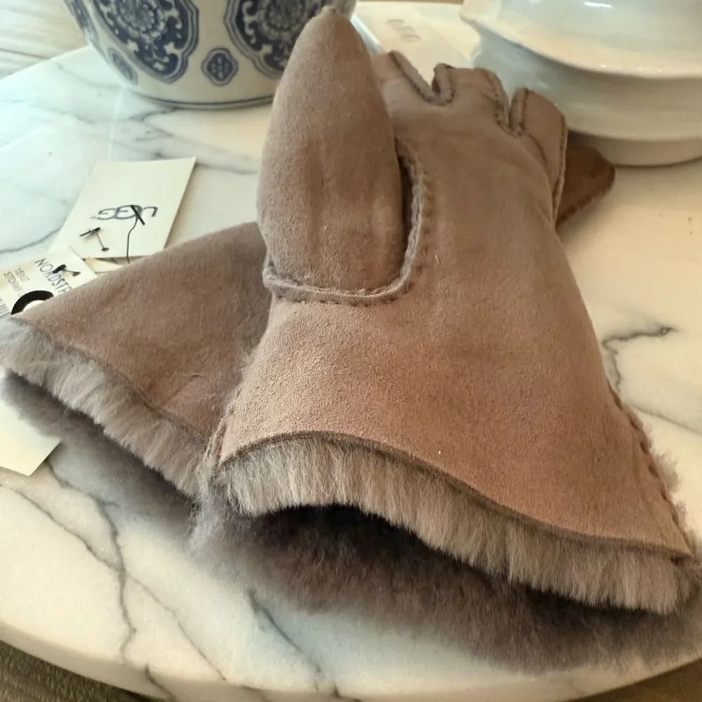 NWT UGG EXPOSED SHEEPSKIN GLOVE
